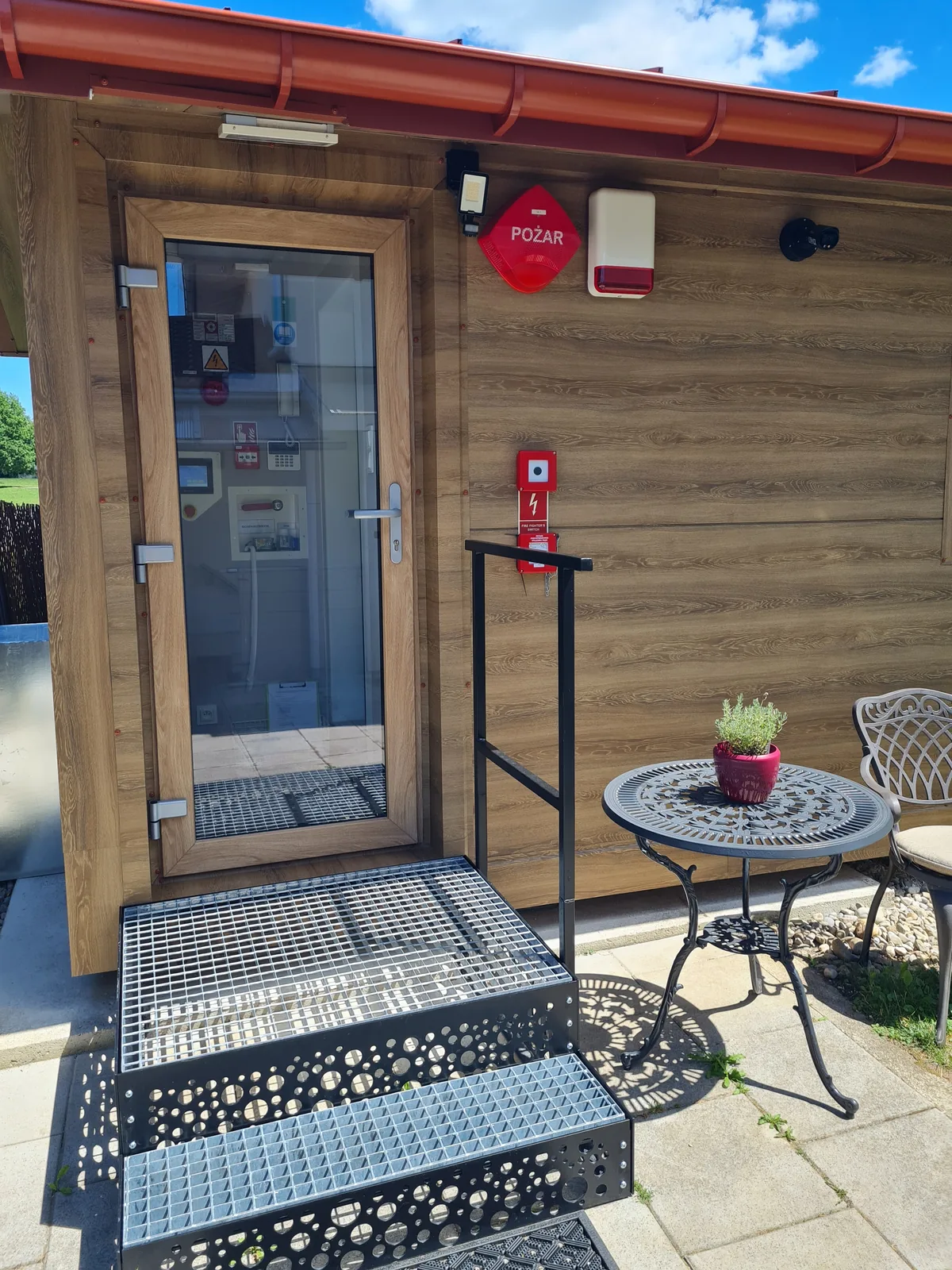 Eingangsbereich der Sauerstoffkammer mit Terrasse